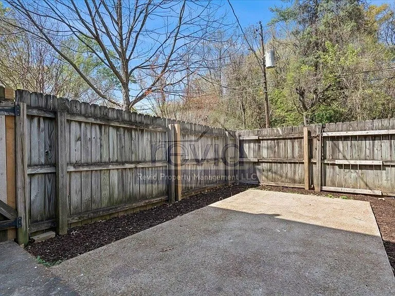 585 E Pkwy S #10 — Photo 8