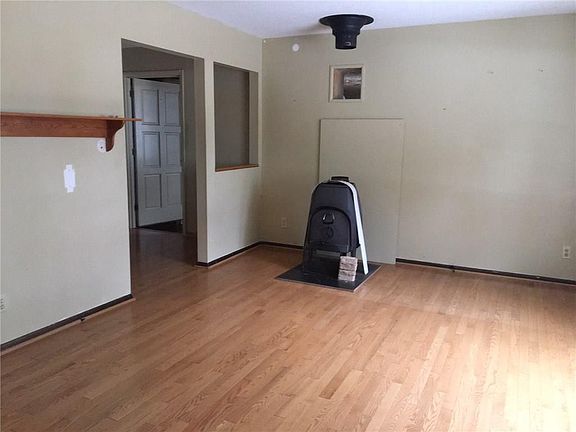 2nd image of 116 Dewey Dr