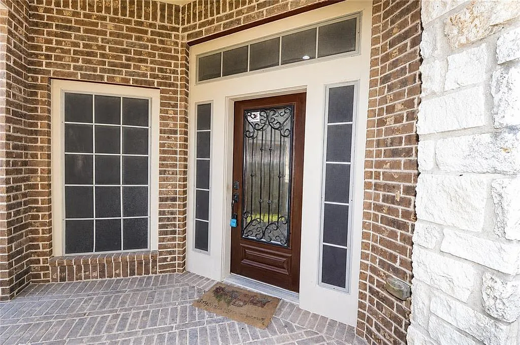 4 bed, 3.0 bath, 2903 sqft, $2,850 — Photo 3