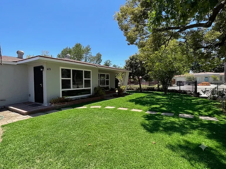 702 Beckville St — Photo 2
