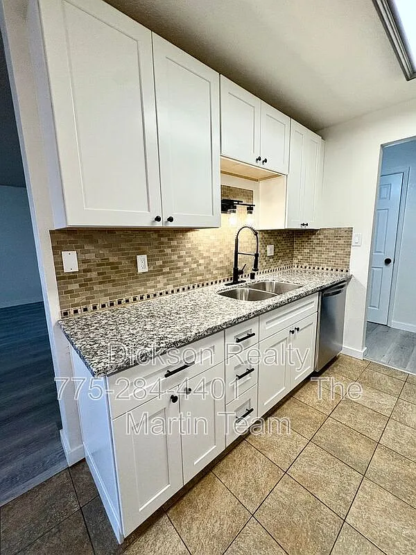 2 bed, 1.0 bath, 963 sqft, $1,600 — Photo 1