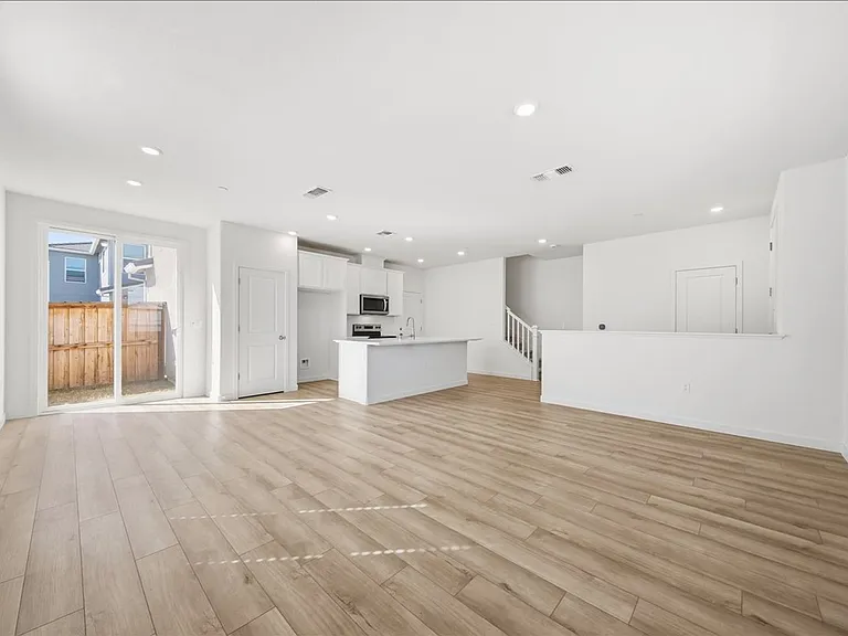 2416 Interstellar Ln — Photo 4
