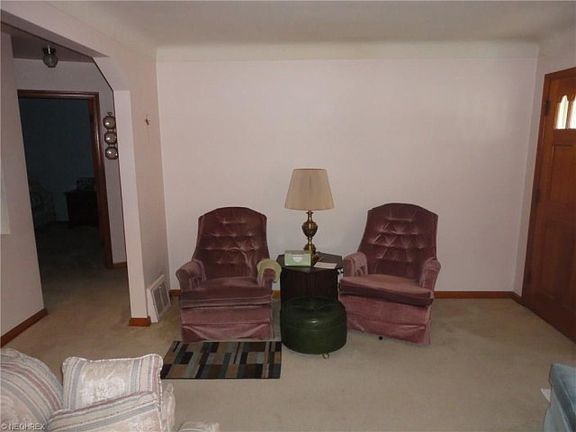 2nd image of 7523 Traymore Ave
