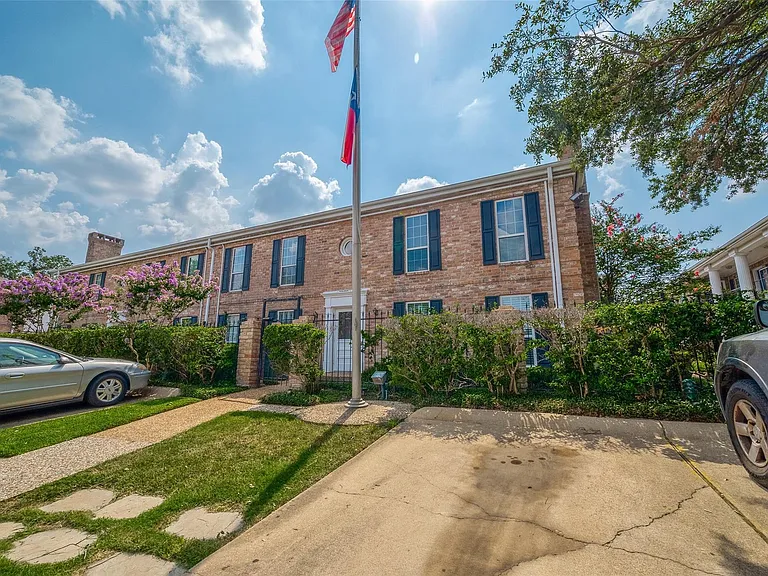 6402 Del Monte Dr #35 — Photo 2