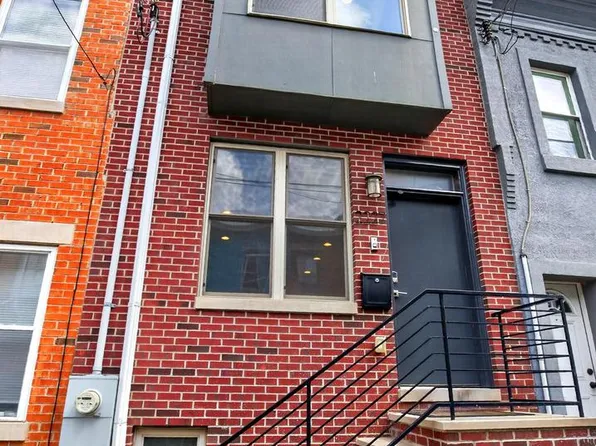 2227 Titan St, Philadelphia, PA 19146
