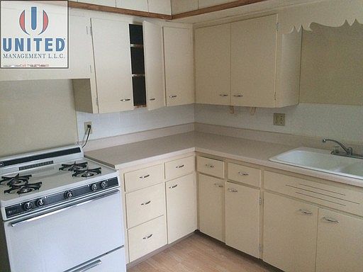 3rd image of 2308 1/2 Jones St