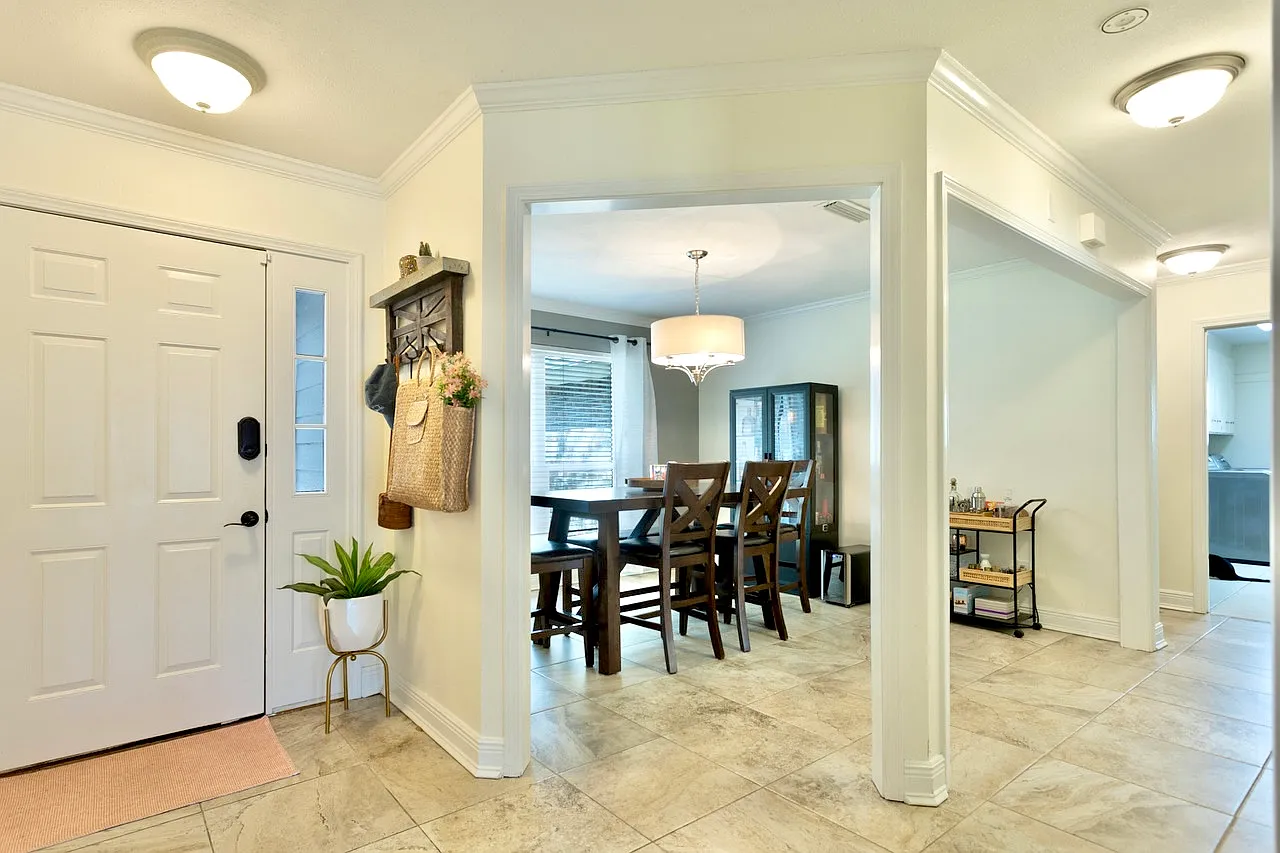 4 bed, 2383 sqft, $3,250 — Photo 3