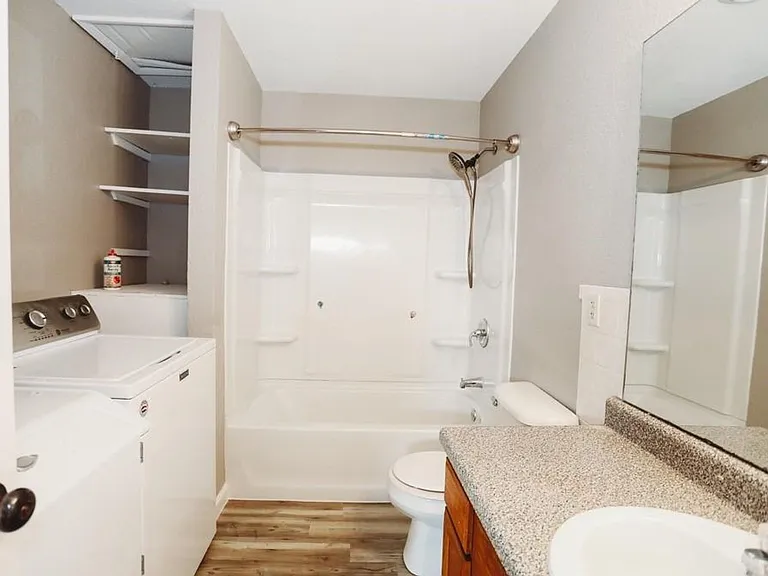494 N Main St #B — Photo 13
