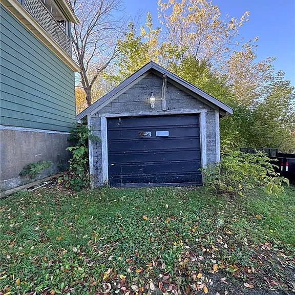 393 Adelaide St — Photo 15