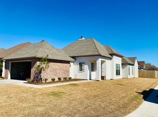 100 Gilmore Rd, Youngsville, LA 70592