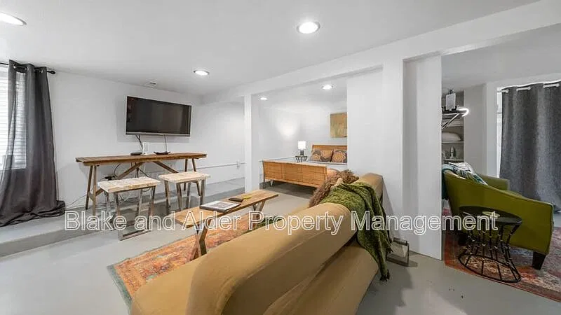 Studio, 1.0 bath, 800 sqft, $1,300 — Photo 3