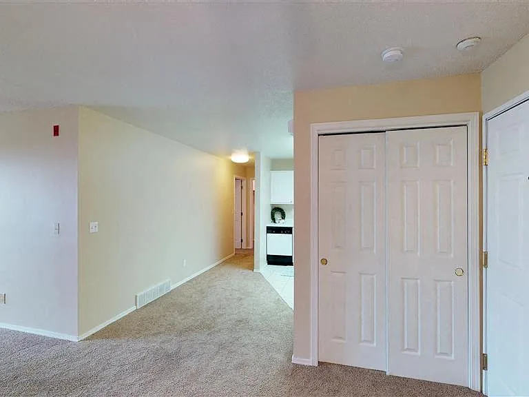 Sierra Vista Apartments — Photo 43