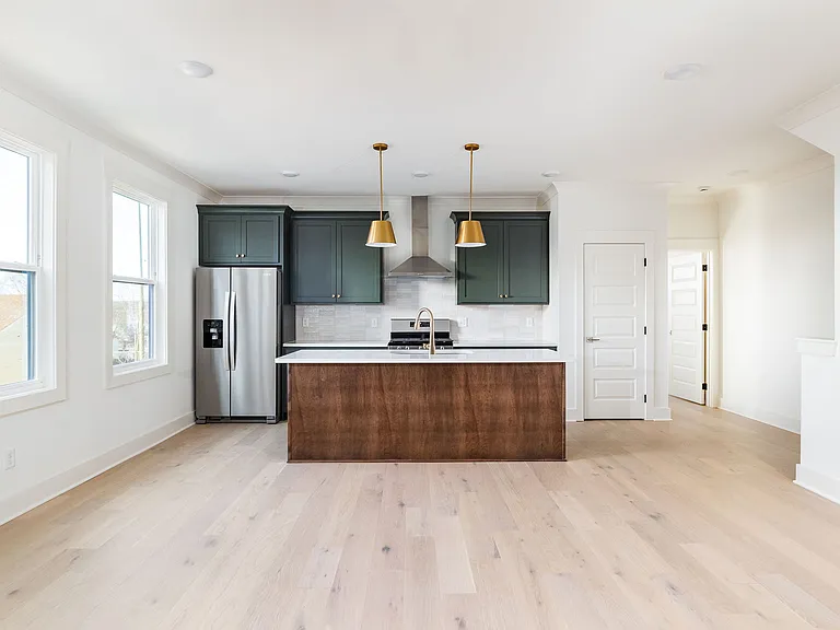 326 E Trinity Ln #B — Photo 17