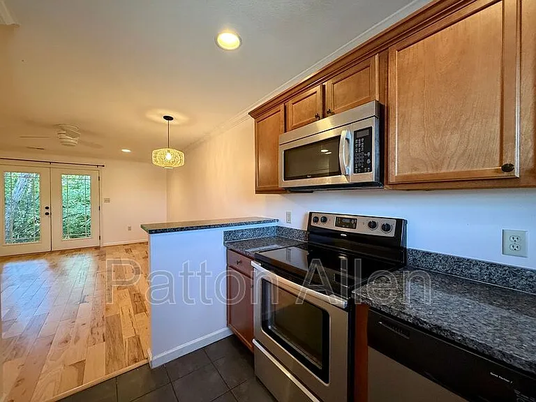 15 Lees Creek Rd #J — Photo 9
