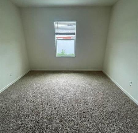 4th image of 5227 SW Circle St
