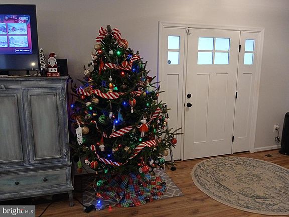 5th image of 11337 Russell Rd