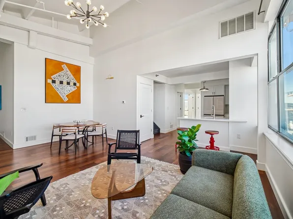 300 Communipaw Avenue image 6 of 43