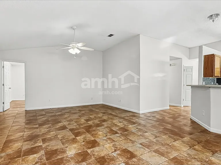 577 W Lady Lake Rd — Photo 6