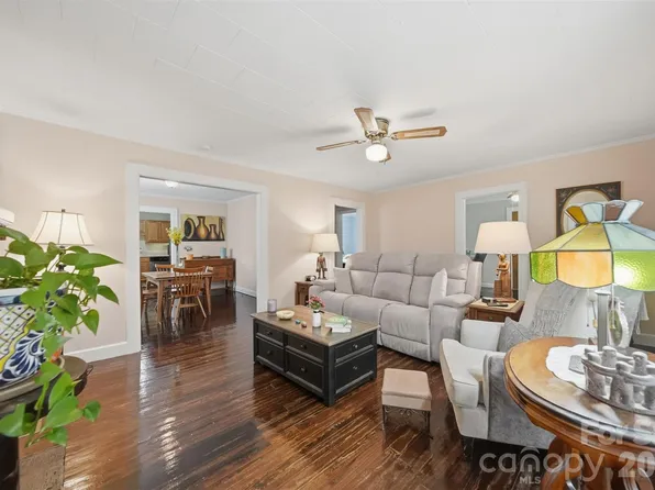 431 W 20th St, Newton, NC 28658