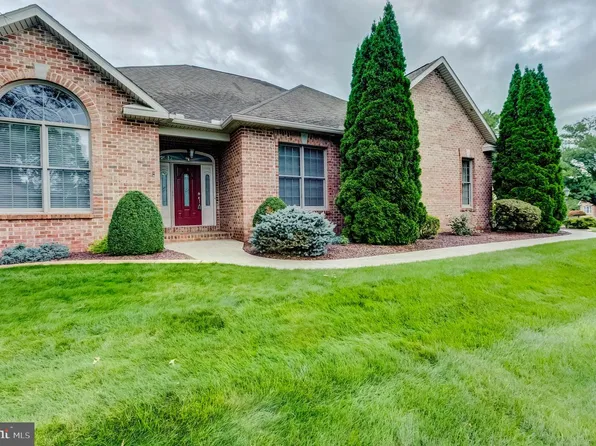 108 Pin Oak Dr, New Cumberland, PA 17070