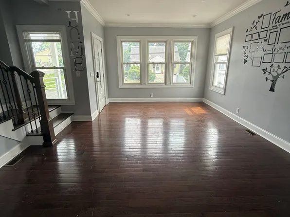 549 E 3rd Ave, Roselle, NJ 07203