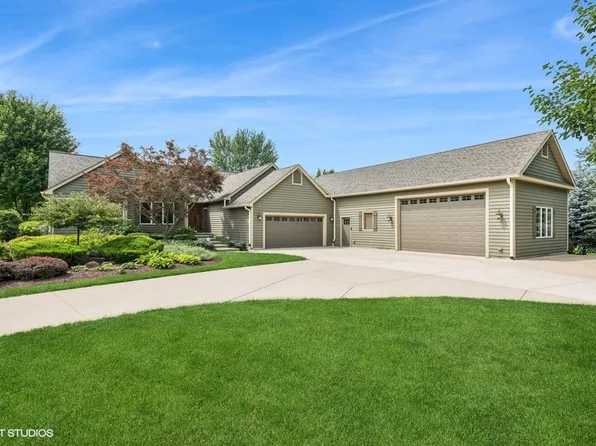 (undisclosed Address), Saint Charles, IL 60175