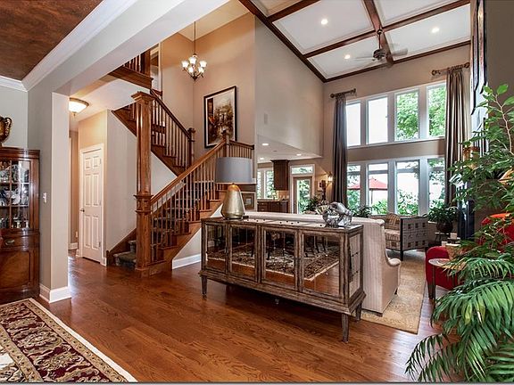 5th image of 27101 Edgecliff Dr