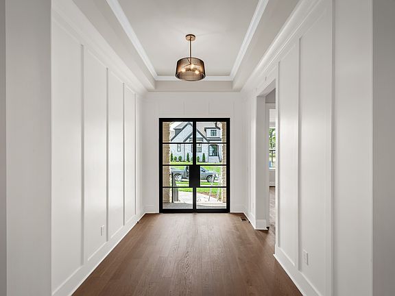 3rd image of 532 Devine Ct