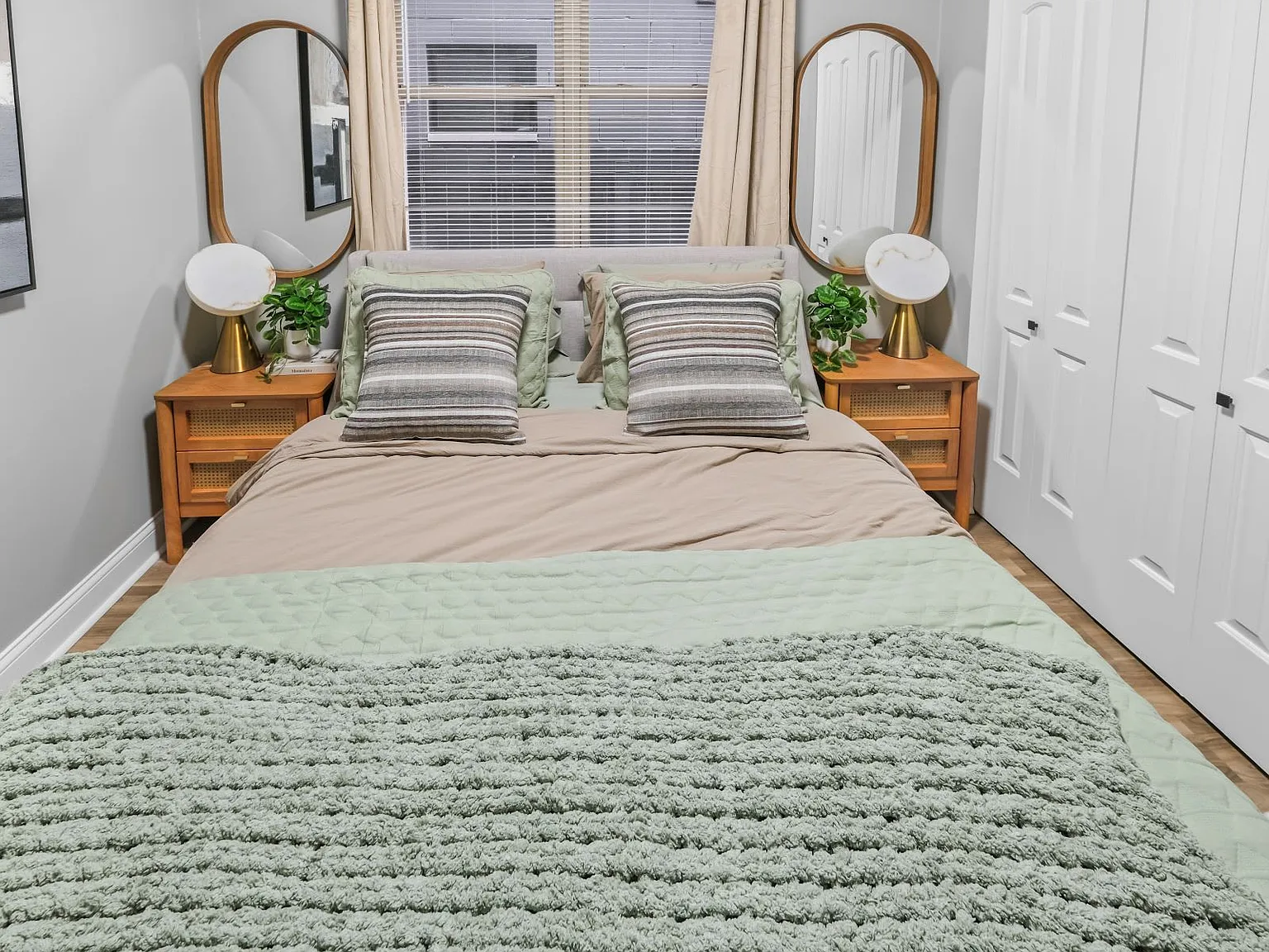 3 bed, 2200 sqft, $7,700 — Photo 4