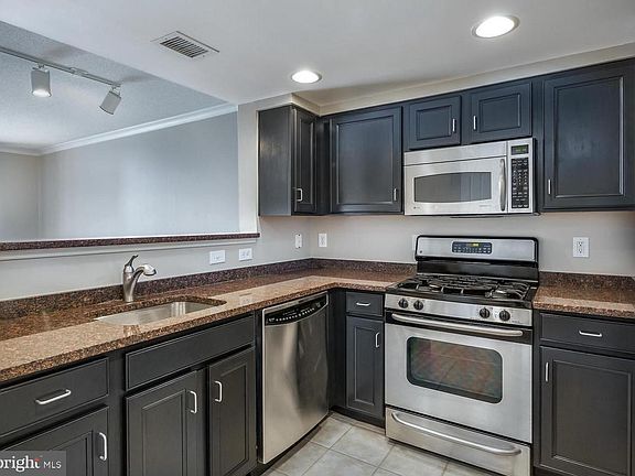 3rd image of 1201 N Garfield St APT 501
