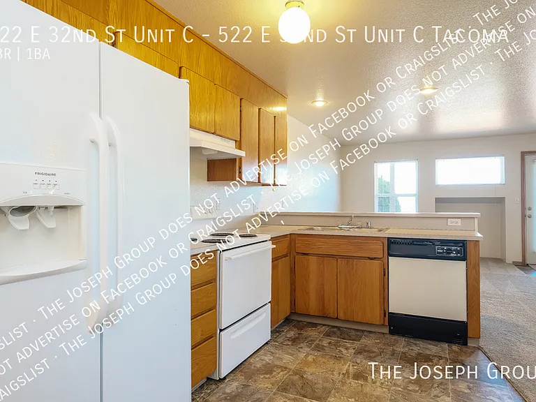 522 E 32nd St #C — Photo 8