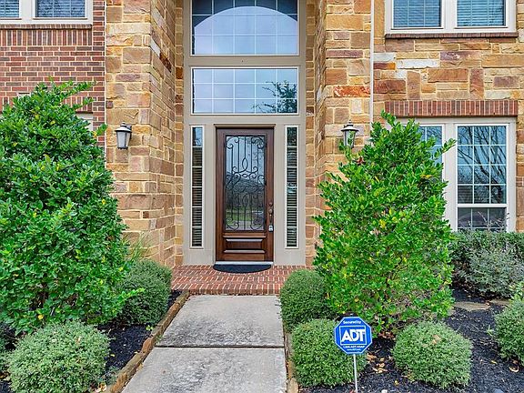 5th image of 2518 Graystone Crossing Dr