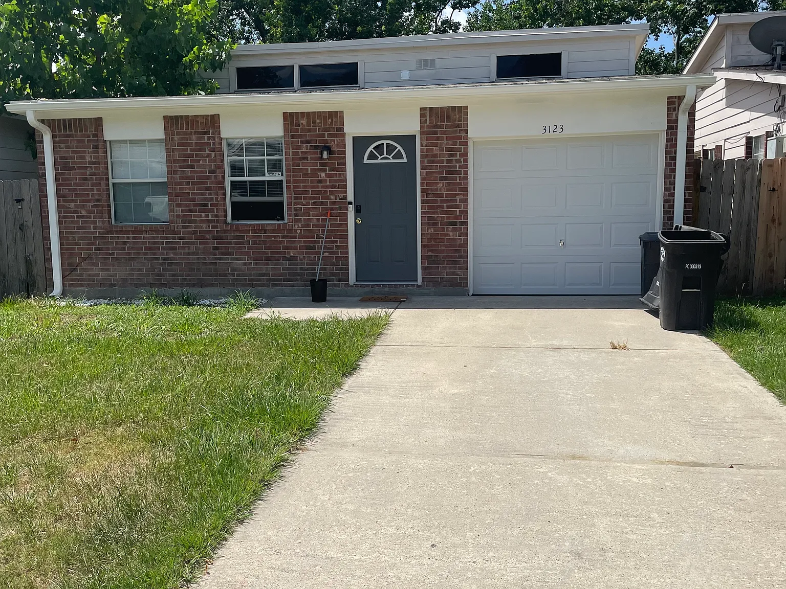 3 bed, 1130 sqft, $1,900 — Photo 4