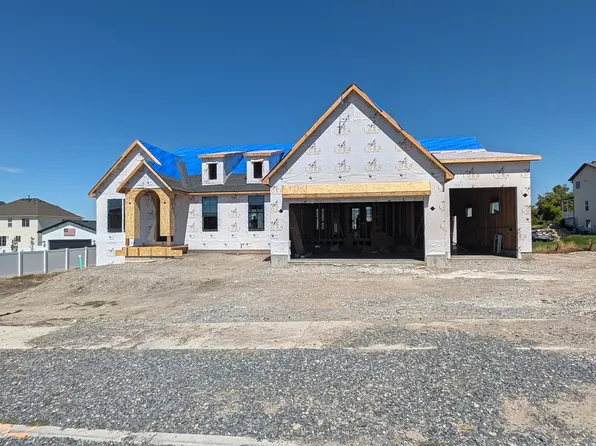 698 W 30 S, Hyrum, UT 84319