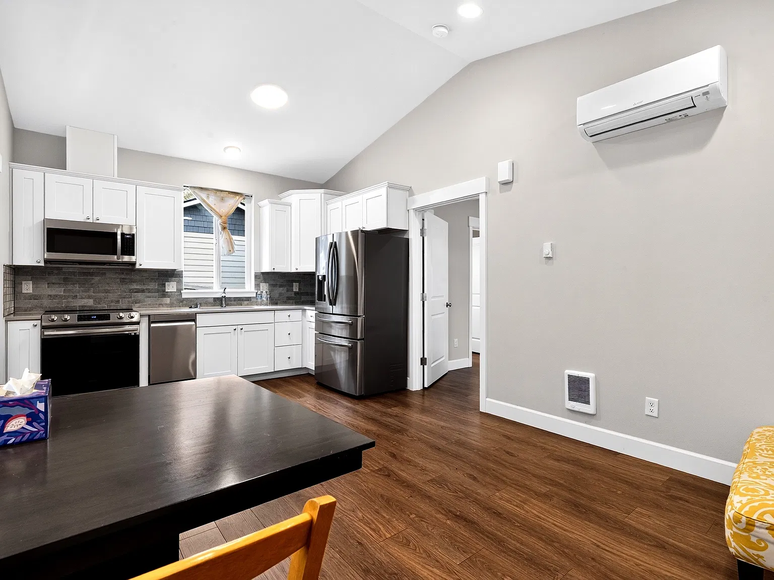 1 bed, 600 sqft, $1,800 — Photo 4
