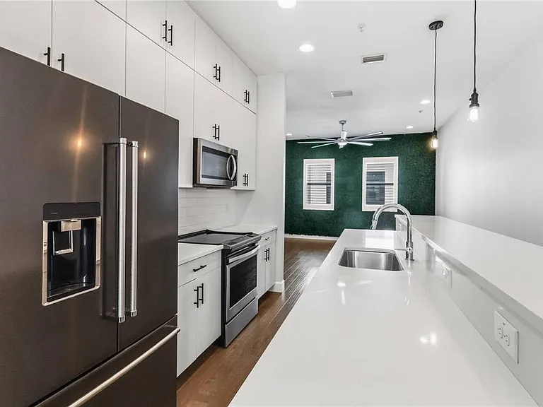 1332 W Gray St #5 — Photo 7