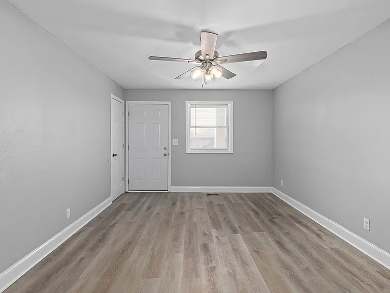 410 Manor Dr #C4 — Photo 8