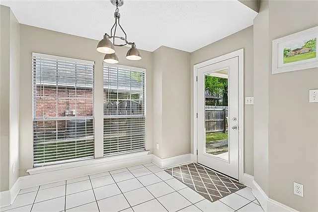 321 Westwood Dr — Photo 5