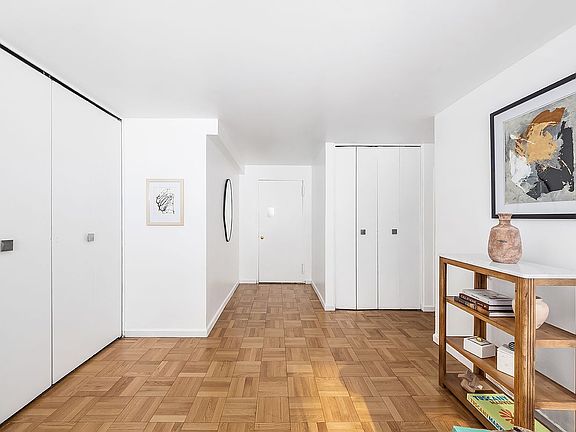 4th image of 200 E 58th St APT 6B