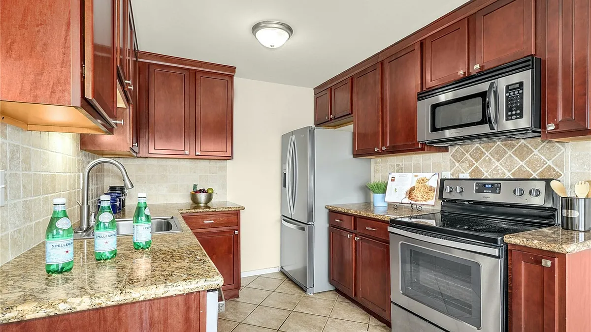 Building Photo - 1422 NW 63rd St #403