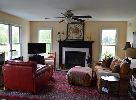 Family Room, 18x16 with gas fireplace