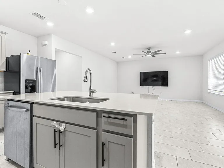 1050 Michelangelo Ln — Photo 8