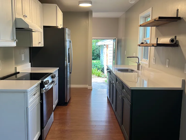 706 Whiting Ave — Photo 5