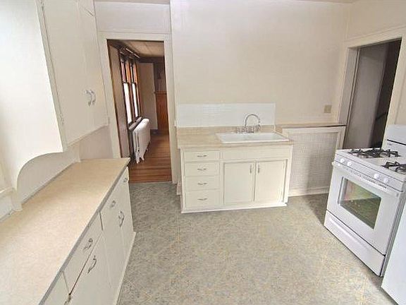 3rd image of 1080 Thomas Ave #2