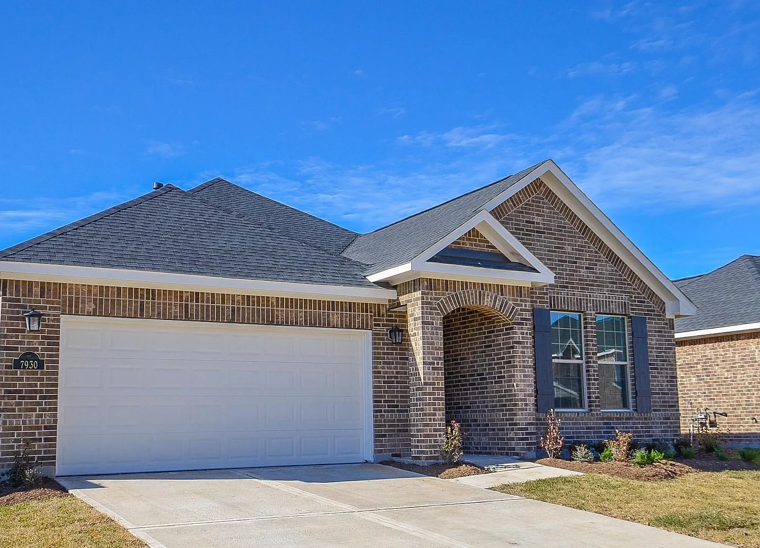 4 bed, 3.0 bath, 2017 sqft, $2,425 — Photo 1