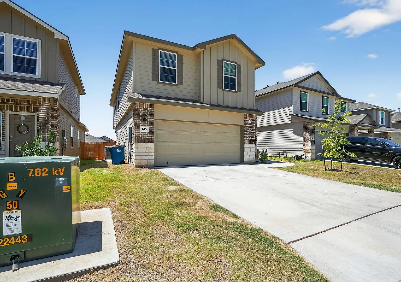 Move-In Ready 4-Bedroom Home Near Parks, Golf & Dining — Photo 2