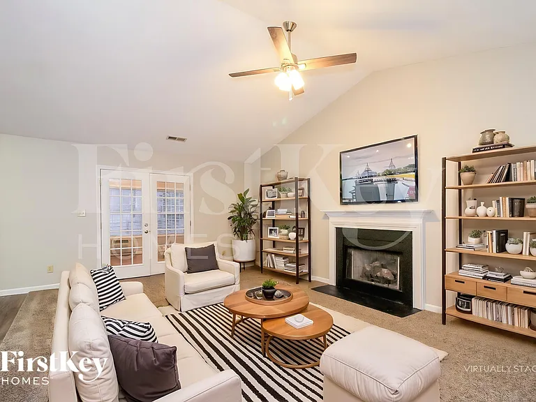2055 Ardmore Village Ln — Photo 5