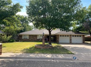 2020 Mustang Dr, Levelland, TX 79336