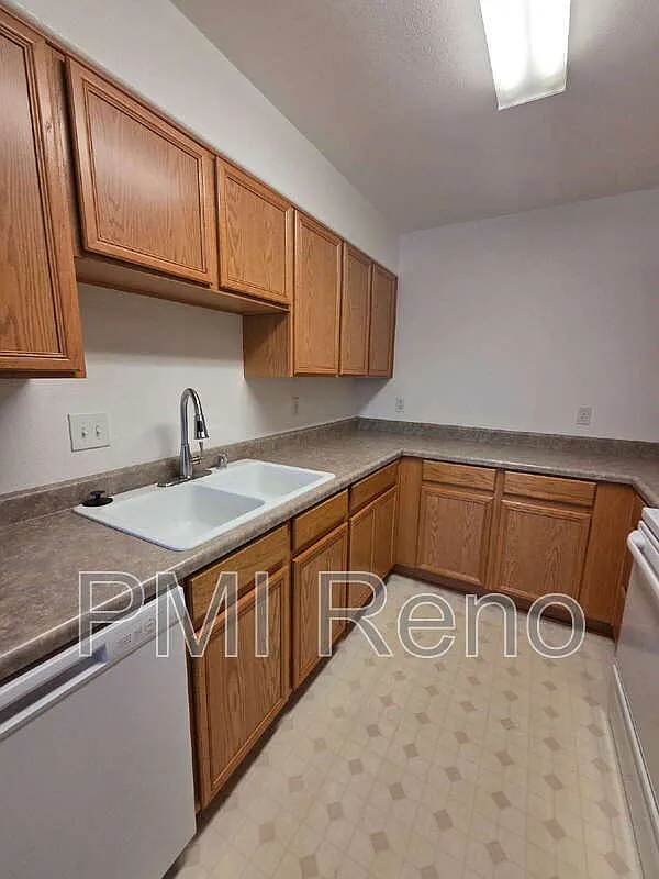 4 bed, 3.0 bath, 1484 sqft, $2,733 — Photo 3