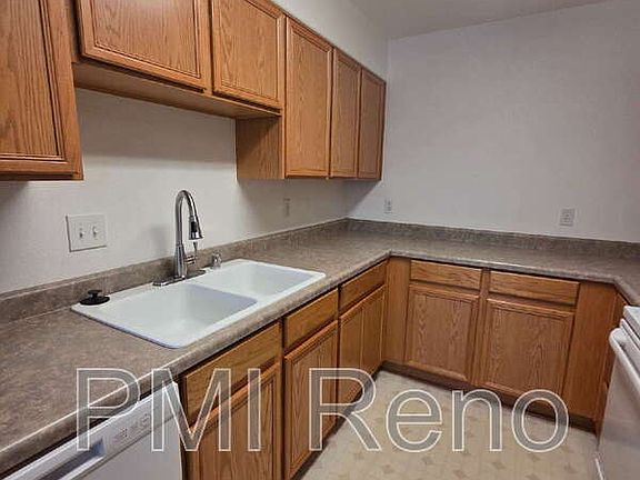 3rd image of 421 Holcomb Ave